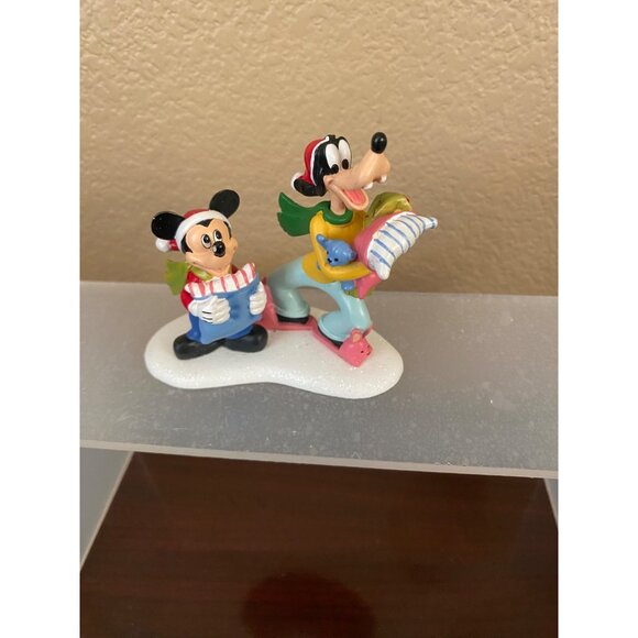 Disney Dept 56 “Stayover Goofy” Mickey & Goofy Christmas Accessory Figurine 2010 - Picture 9 of 11
